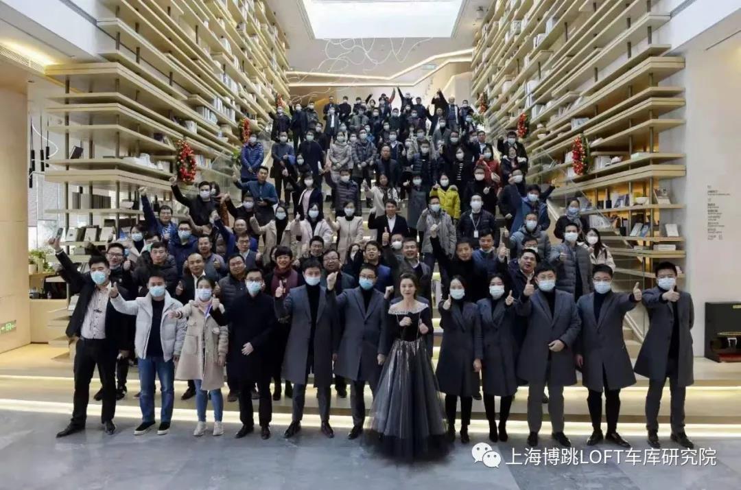 丰都全国一百多人在华侨城汉口道6号参观研讨LOFT专利车库技术！